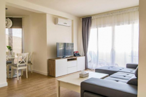 New Apartment Near the Beach & Train Station in Club Playa Flores, Torremolinos